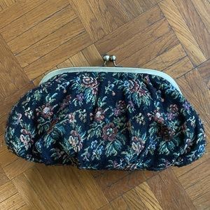 Vintage look embroidered floral clutch